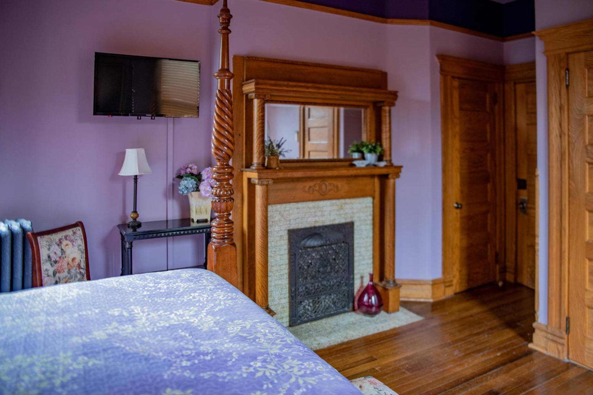 Elk River Hotel & Cafe Sutton Экстерьер фото
